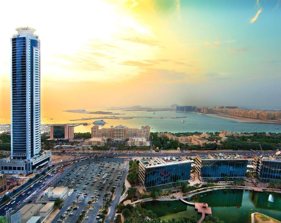 a city skyline with a tall building and a parking lot at Tamani Marina Hotel & Apartments in Dubai