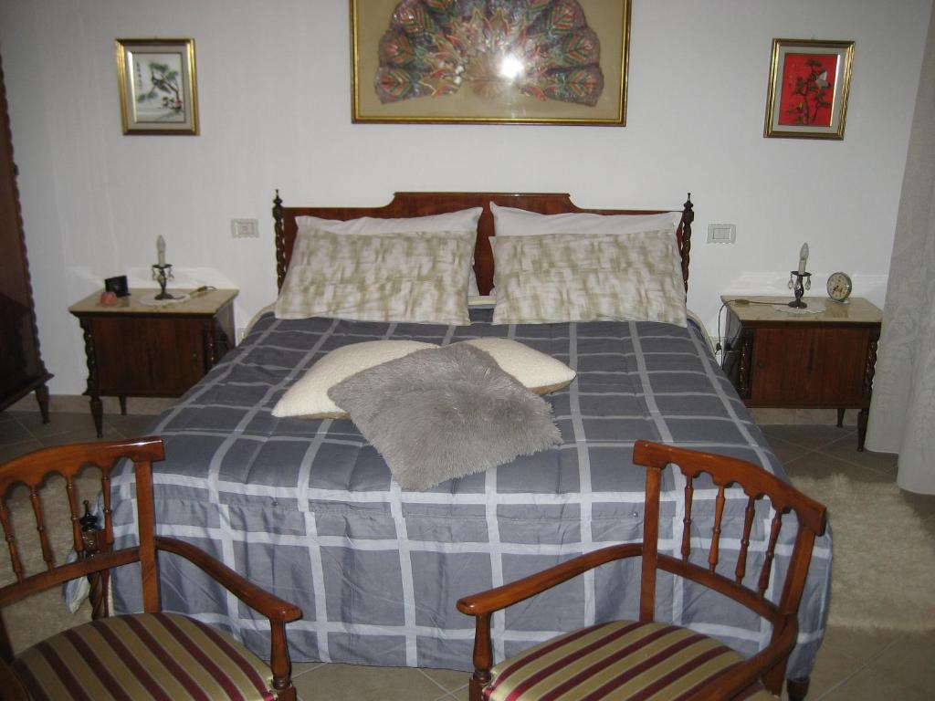 A bed or beds in a room at La casa tra i vigneti