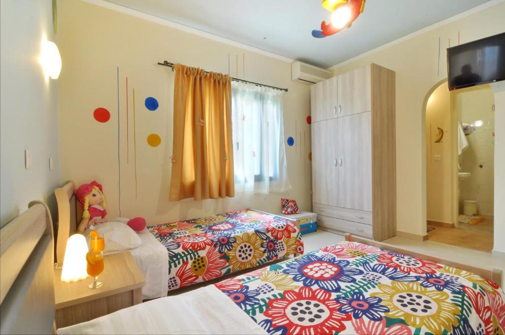 Postel nebo postele na pokoji v ubytování Golden Fox Studios and Suites