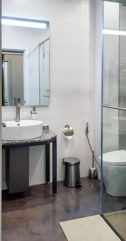 Koupelna v ubytování Hotel Alpha