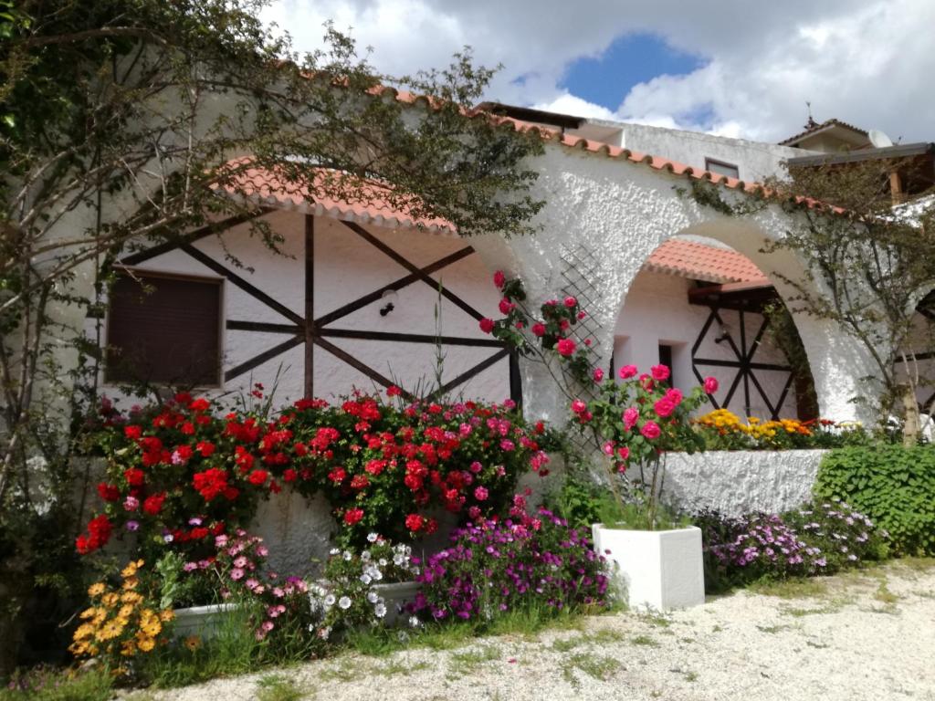 Ogród w obiekcie Gli Archi Country Home