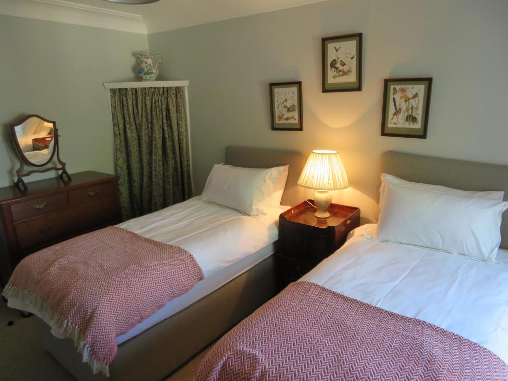 Letto o letti in una camera di Balvraid Lodge B&B