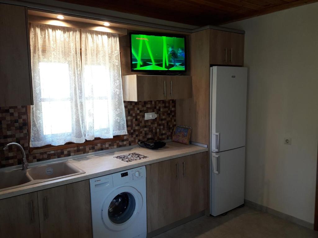Kuchyň nebo kuchyňský kout v ubytování Olympian Garden Home