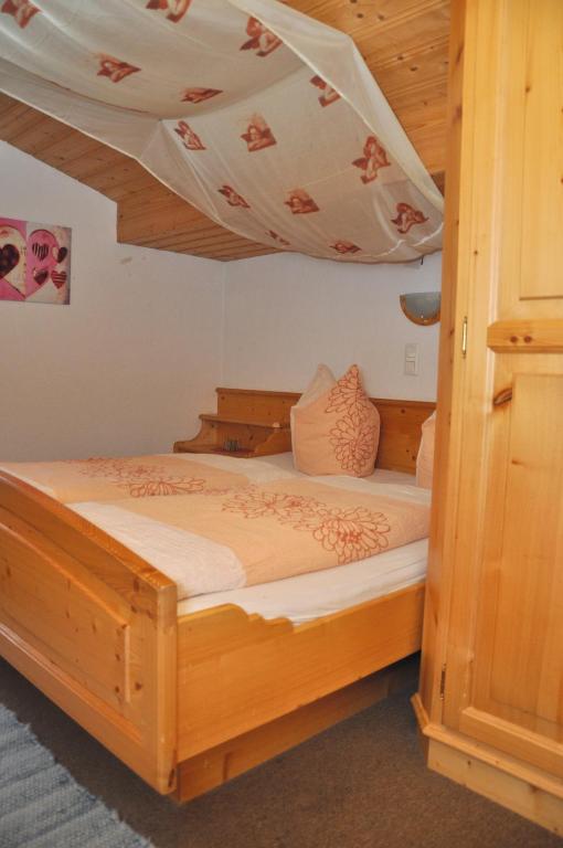 Postel nebo postele na pokoji v ubytování Haus Freispitzblick