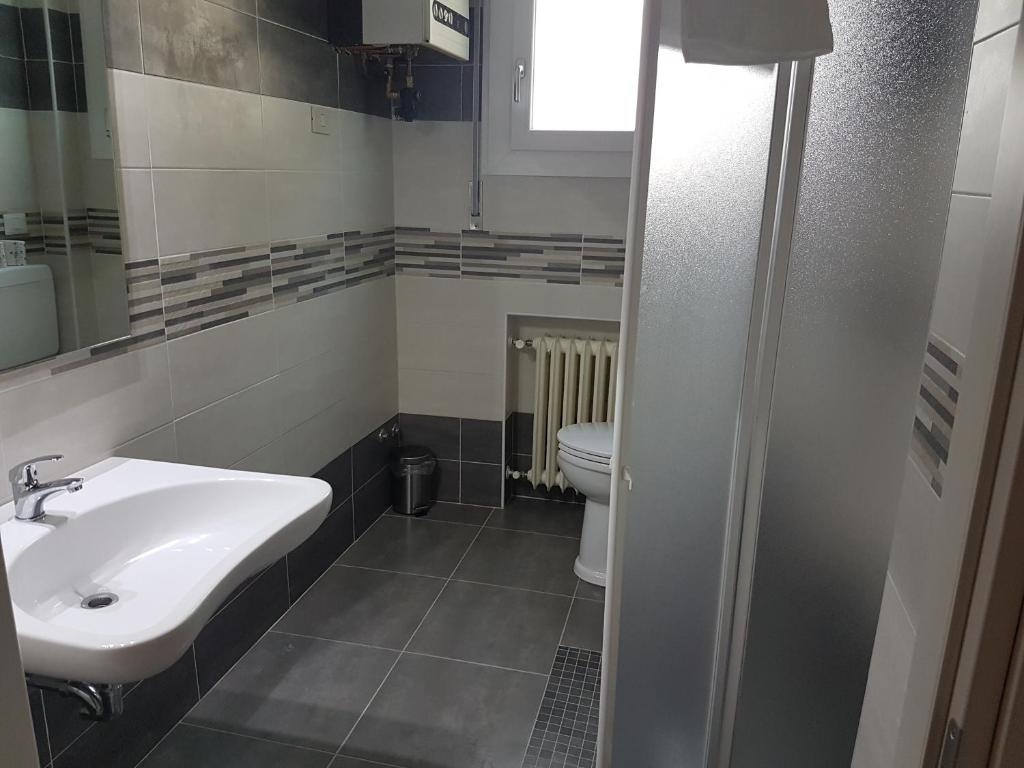 Koupelna v ubytování Hotel Damma's, Dipendenza Zamagna