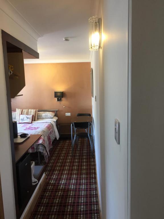 Postel nebo postele na pokoji v ubytování Cameron Guest House