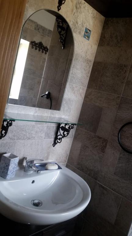 A bathroom at Torre Vallelunga