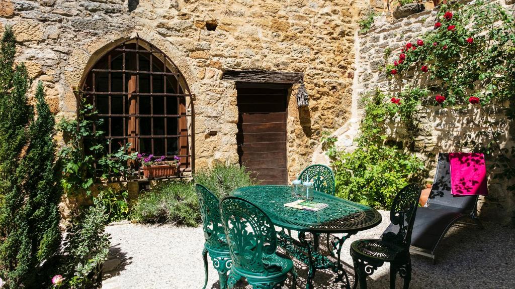 Gallery image of Au coeur de Beynac, une maison de caractère avec jardin terrasse in Beynac-et-Cazenac