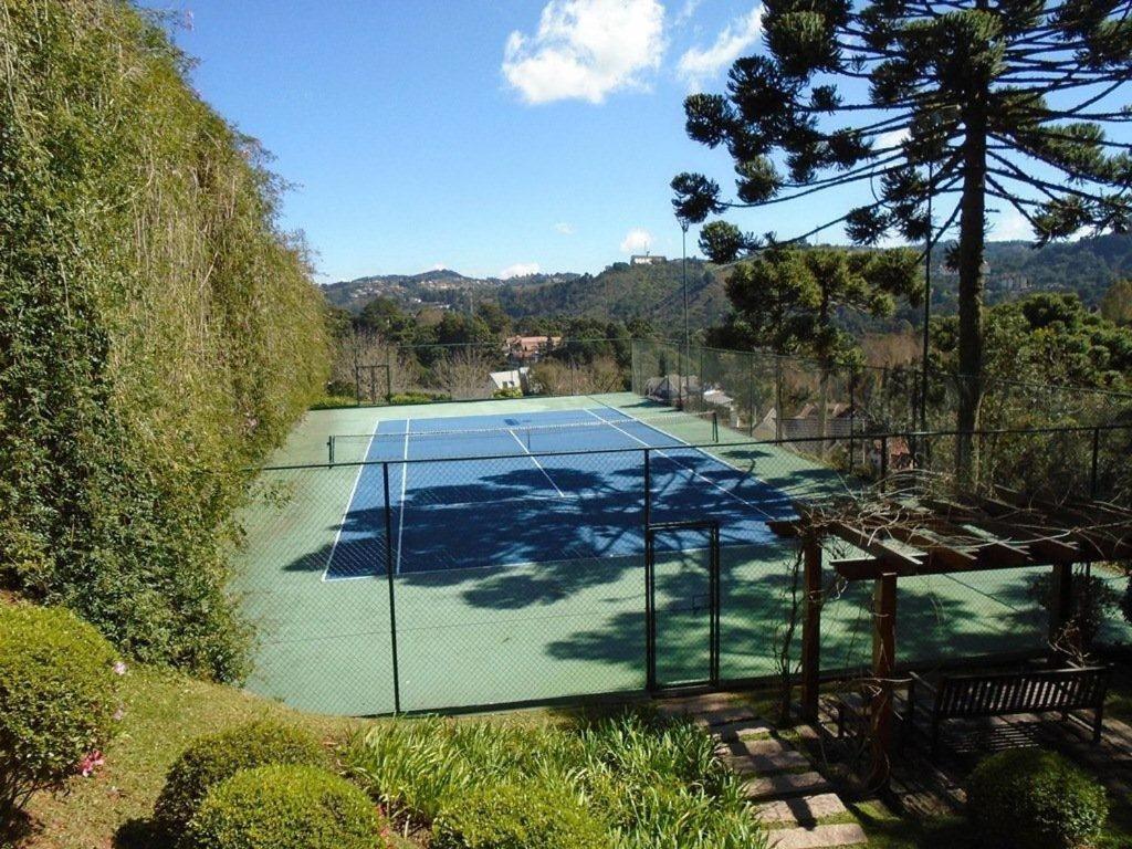 Casa de temporada Casa com Quadra de Tenis - Campos do Jordao (Brasil  Campos do Jordão) - Booking.com