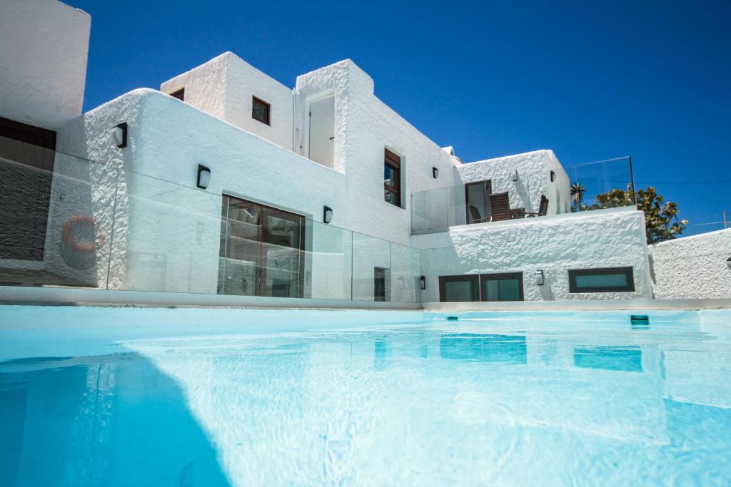 a white house with a swimming pool in front of it at Las Nieves Blue in Agaete