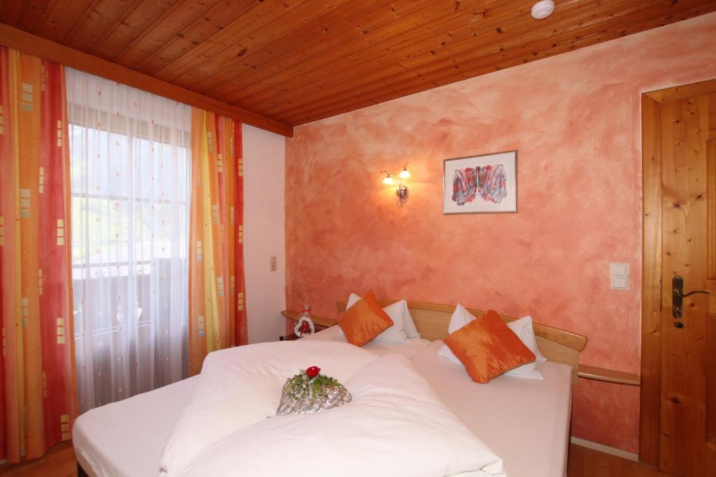 Postel nebo postele na pokoji v ubytování Landhaus Granat