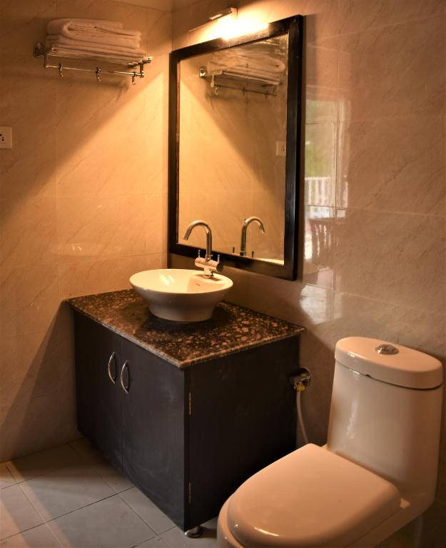 Hotel Vista Bhowali, Nainital - Vegetarian - King Room With Balcony