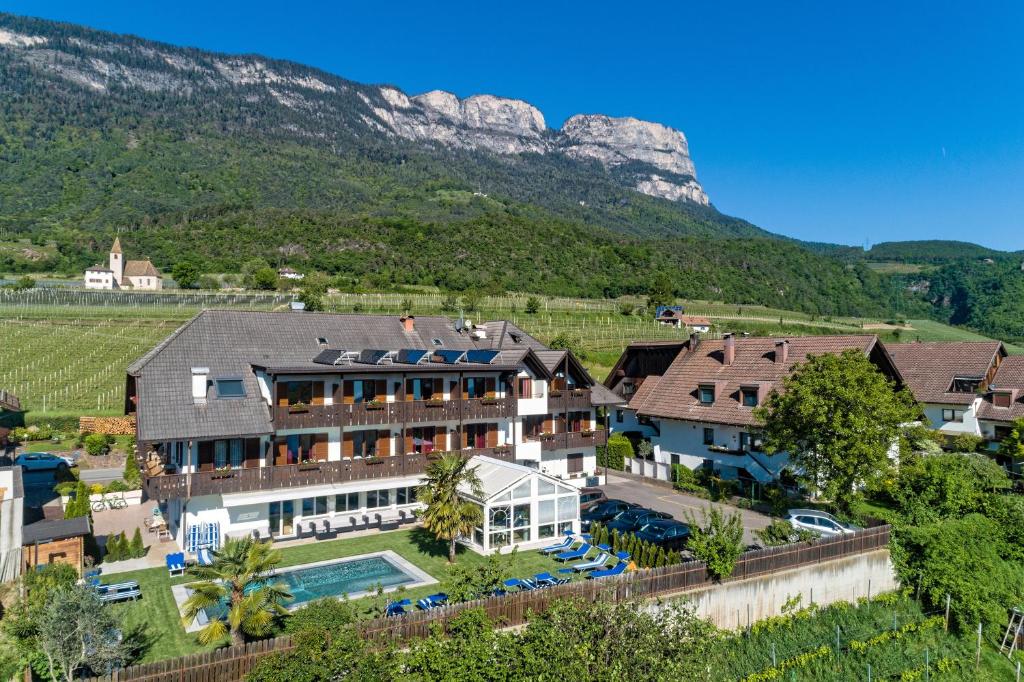 Nespecifikovaný výhled na hory nebo výhled na hory při pohledu z hotelu