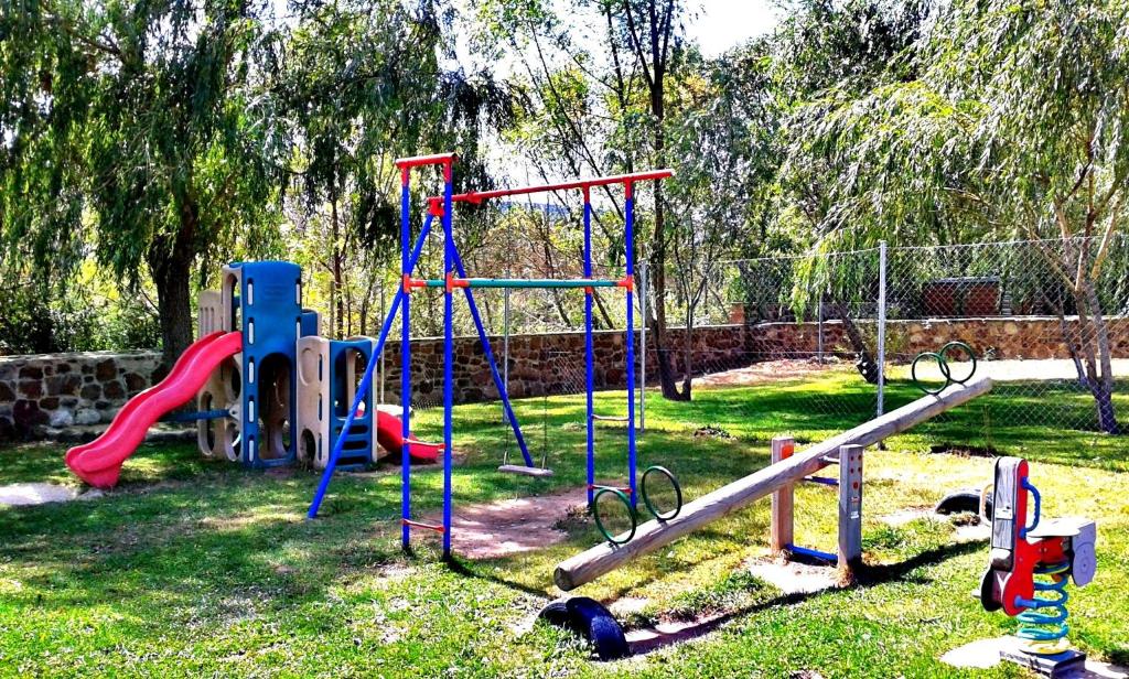 Herní místnost nebo prostor pro děti v ubytování Entrerrobles