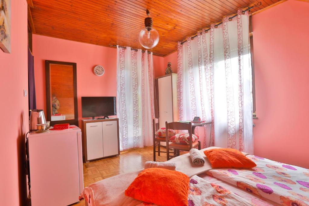 Postel nebo postele na pokoji v ubytování Bovec Holiday House