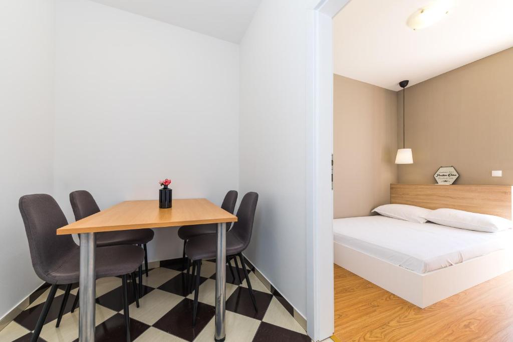 Postel nebo postele na pokoji v ubytování Apartments Gavran
