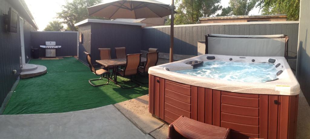 a hot tub on a patio with a table and chairs at The Bear's Den B&B in Page
