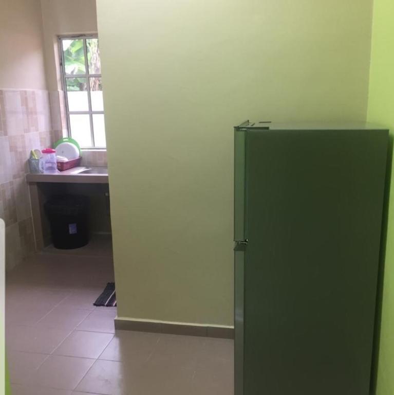 Kuchyň nebo kuchyňský kout v ubytování Teratak Nipah Homestay Teluk Nipah Pangkor
