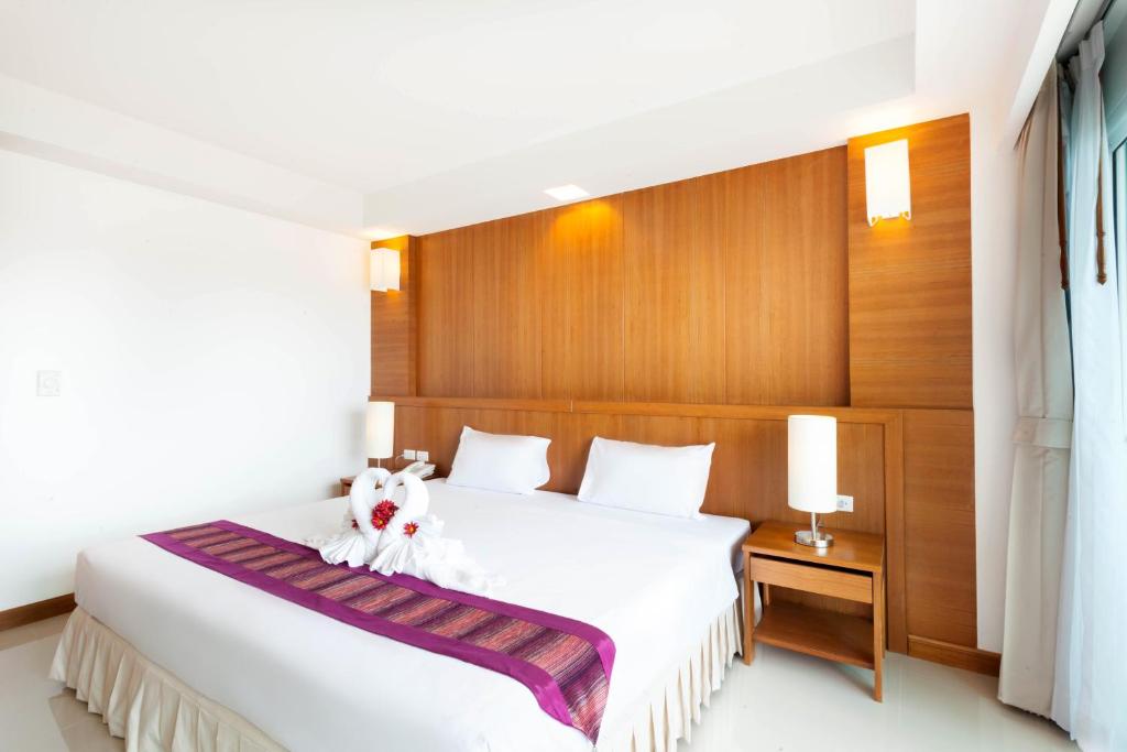 Postel nebo postele na pokoji v ubytování Rawai Princess Hotel