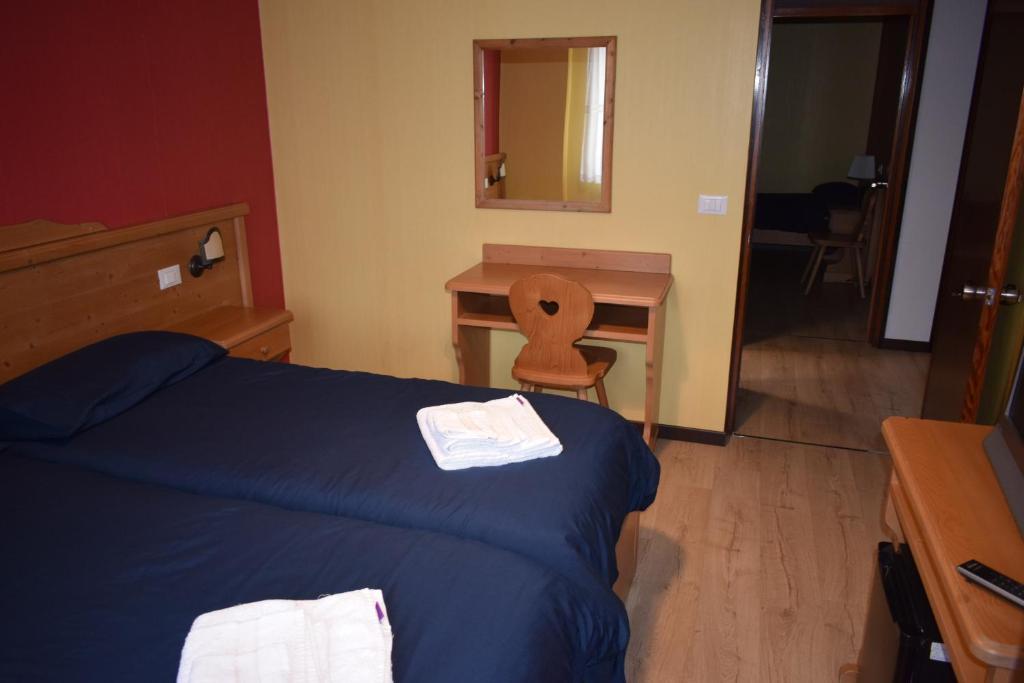 Postel nebo postele na pokoji v ubytování Lozzo di Cadore - Dolomiti - Piazza IV novembre