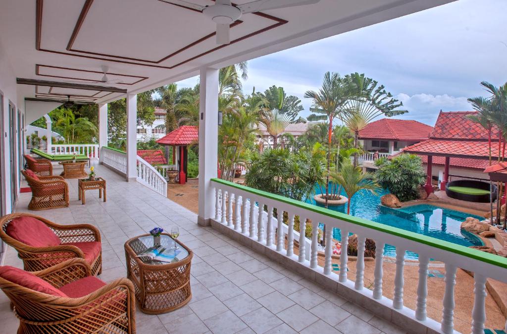 Bazén v ubytování Samui Little Garden Resort nebo v jeho okolí