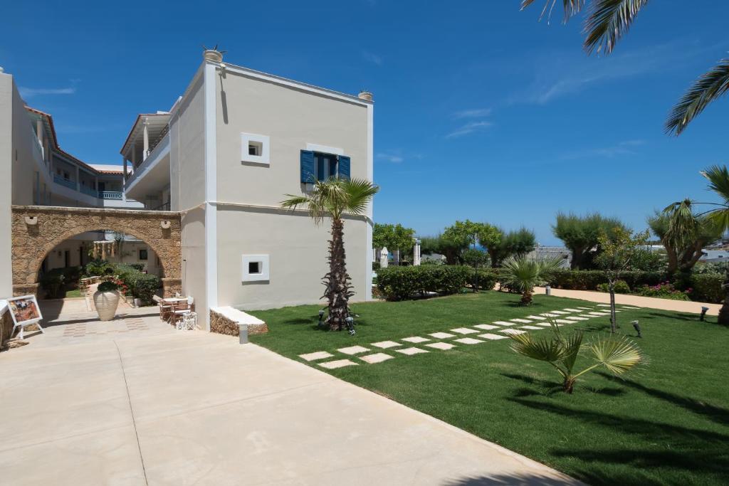 Zahrada ubytování Pyrgos Beach Hotel Apartments