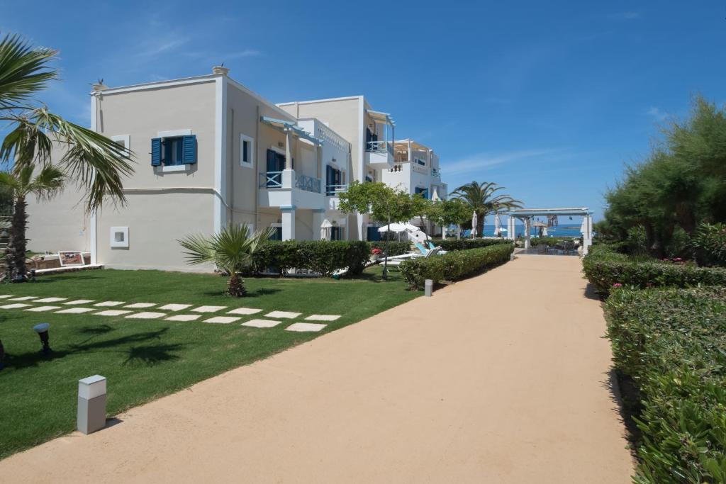 Zahrada ubytování Pyrgos Beach Hotel Apartments