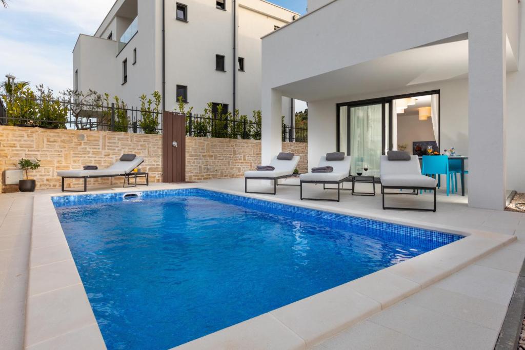 Bazén v ubytovaní Luxury Apartment La Mer alebo v jeho blízkosti