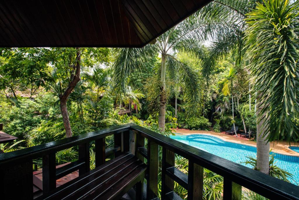 Bazén v ubytování Phu Pha Aonang Resort & Spa nebo v jeho okolí