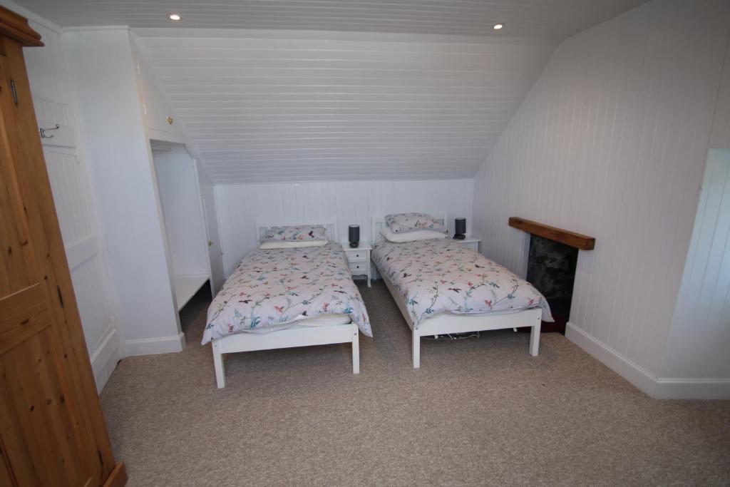 Postel nebo postele na pokoji v ubytování Arle Farmhouse