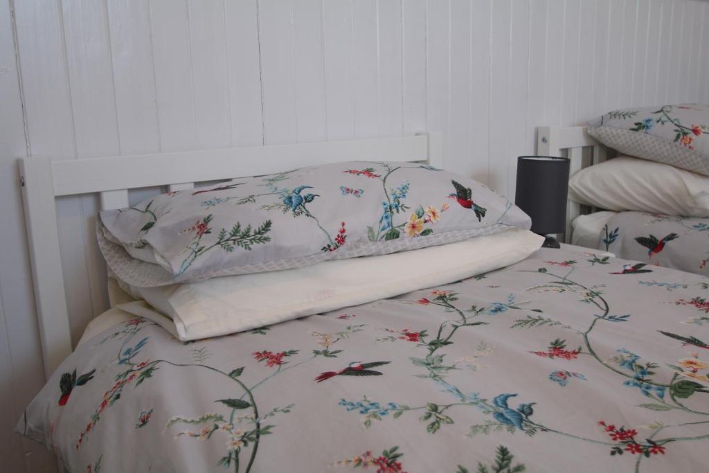 Postel nebo postele na pokoji v ubytování Arle Farmhouse