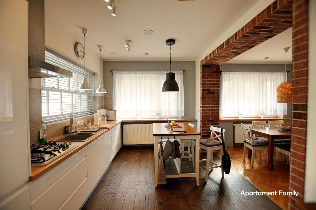 Kuchyňa alebo kuchynka v ubytovaní Biały Dom - 2 Bedrooms