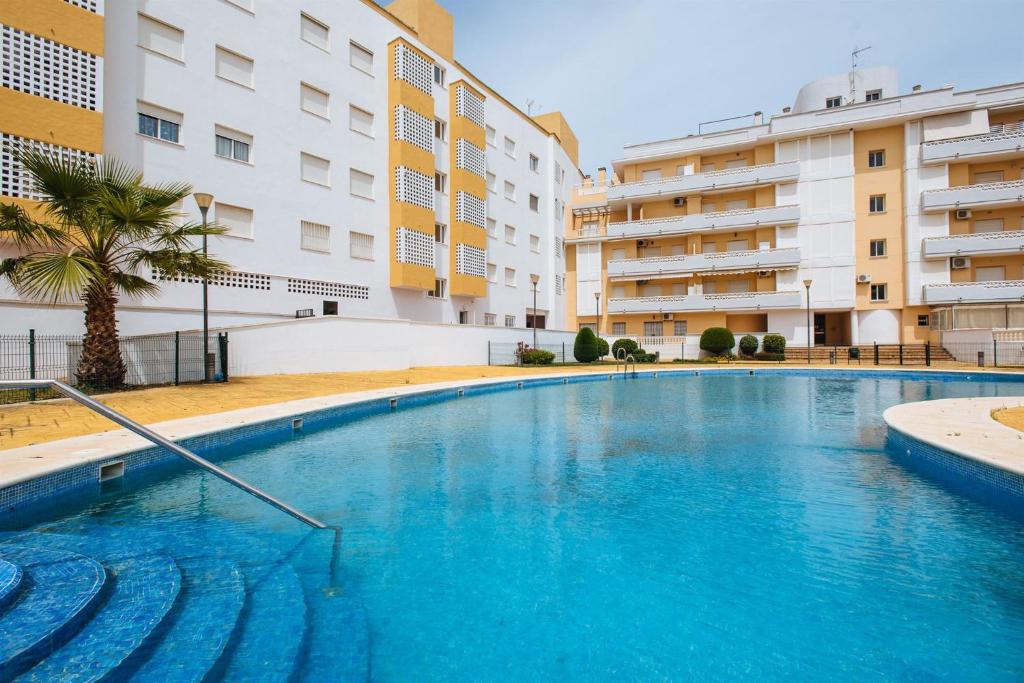 Bazén v ubytovaní Playa del Cantil, 3 bedrooms and 2 free parking alebo v jeho blízkosti