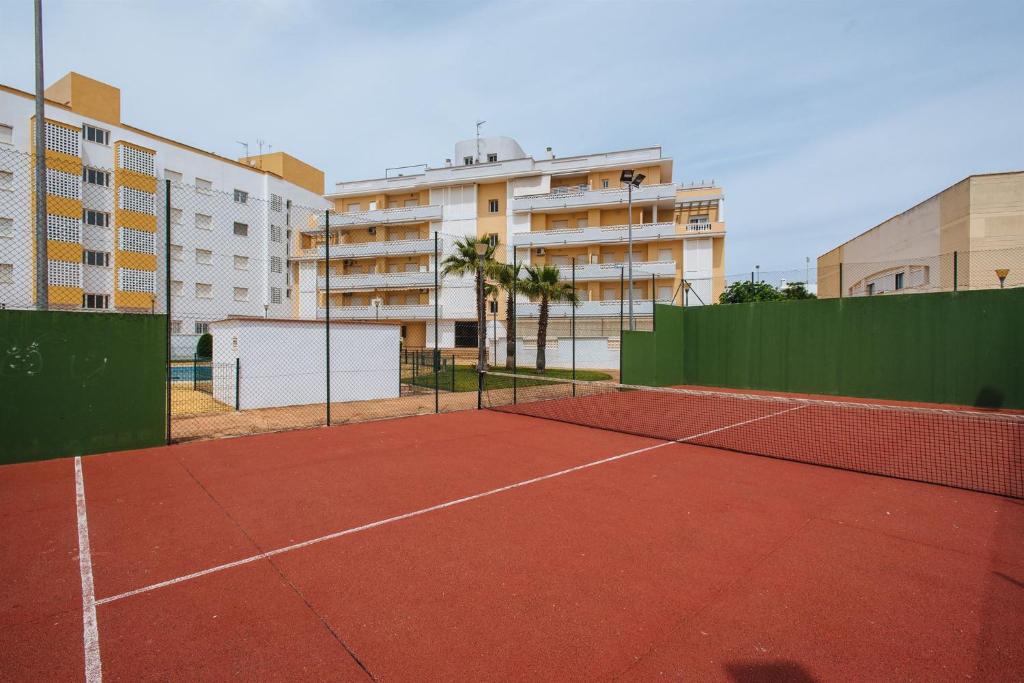 Tenis alebo squash v ubytovaní Playa del Cantil, 3 bedrooms and 2 free parking alebo jeho okolí