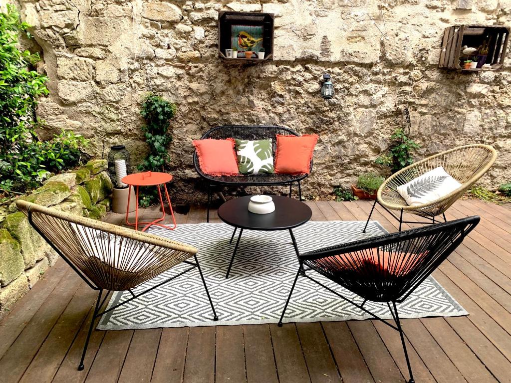 a patio with two chairs and a table and chairs at T2 centre ville avec extérieur in Avignon