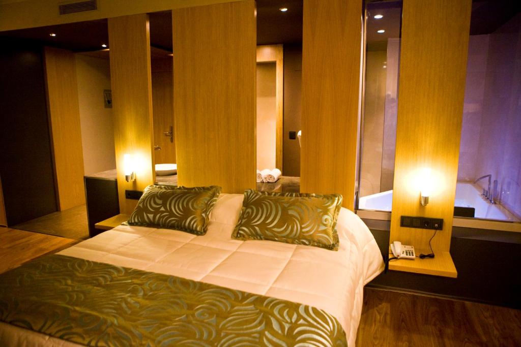 a bedroom with a large bed and a bathroom at El Faixero Evolucion in Cinctorres