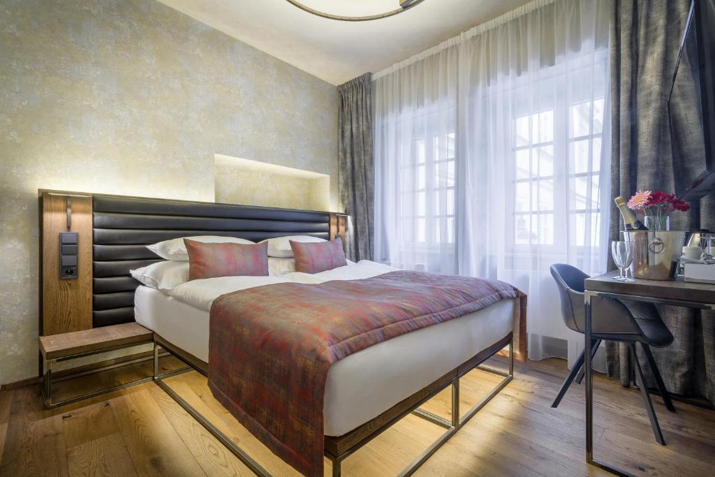 Postel nebo postele na pokoji v ubytování Hotel Waldstein