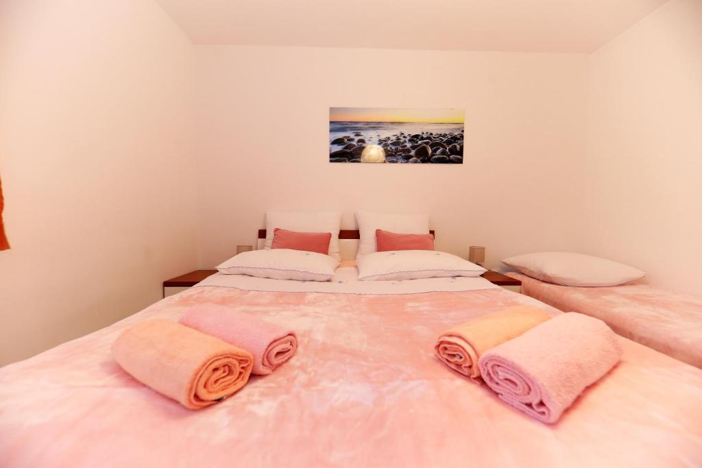 Postel nebo postele na pokoji v ubytování Apartments Anka