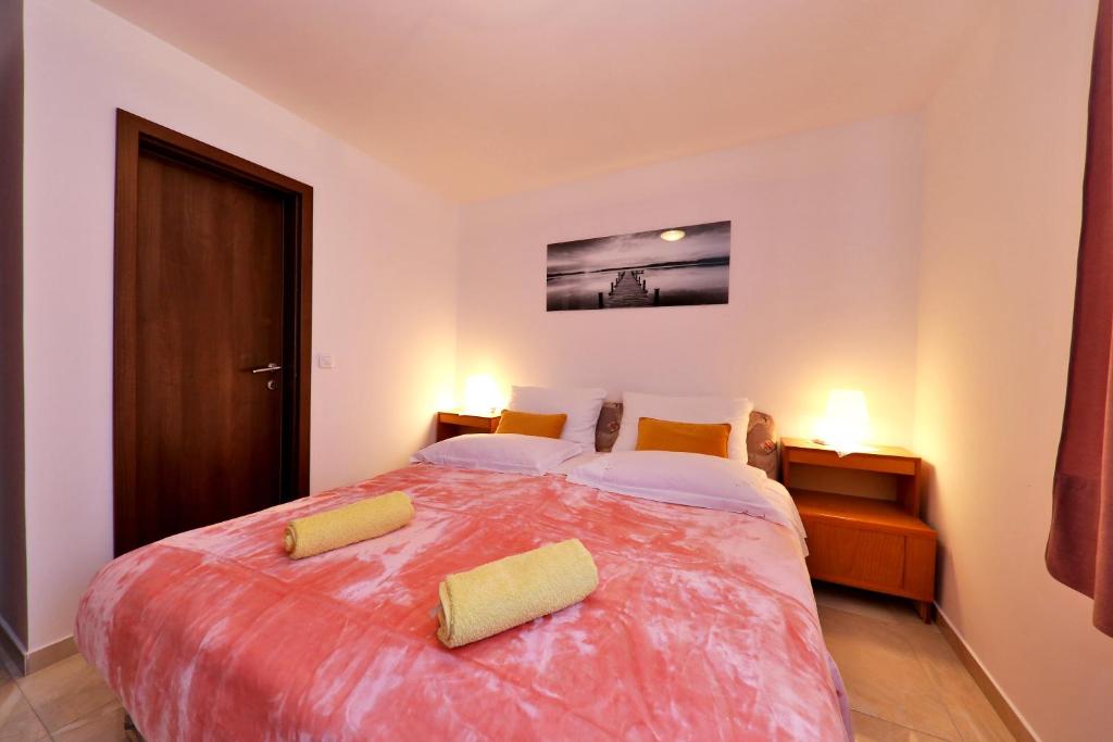 Postel nebo postele na pokoji v ubytování Apartments Anka