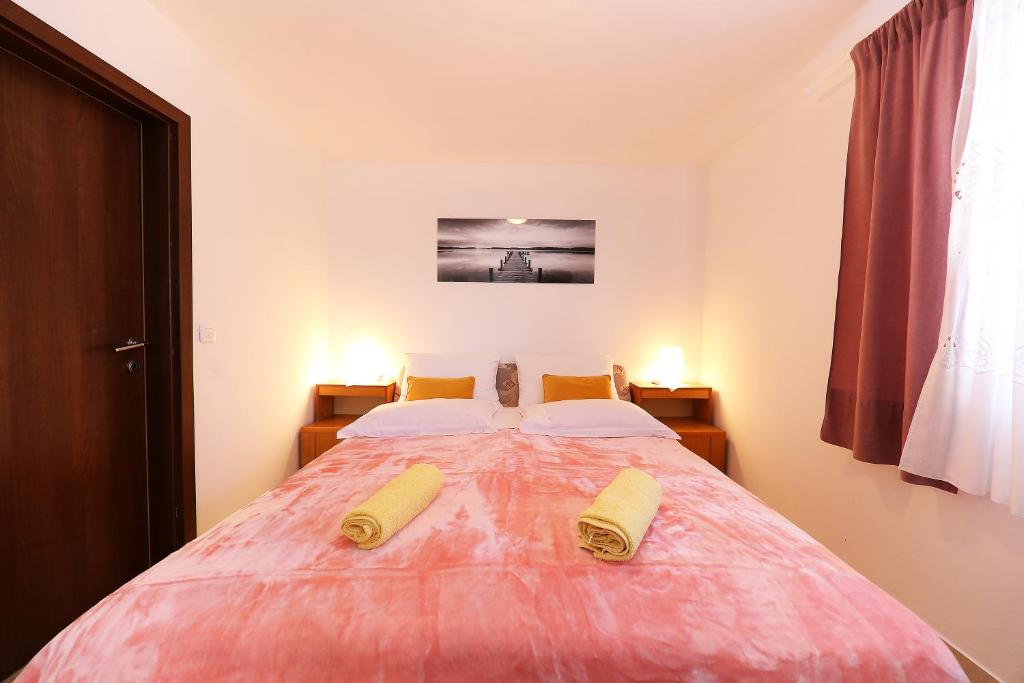 Postel nebo postele na pokoji v ubytování Apartments Anka