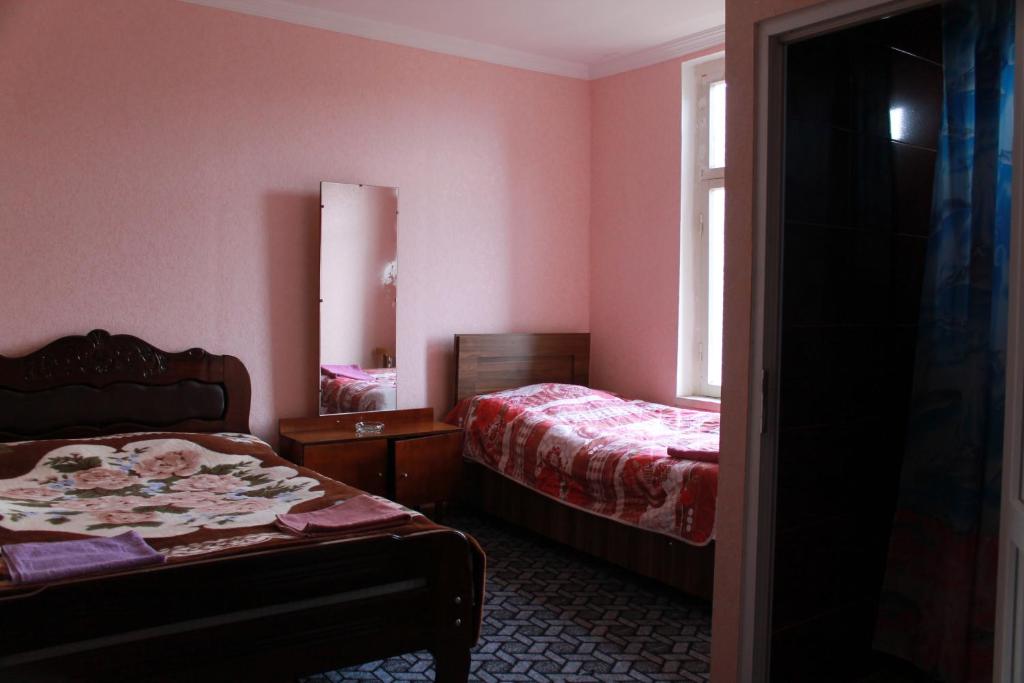 Postel nebo postele na pokoji v ubytování Guest House Shota