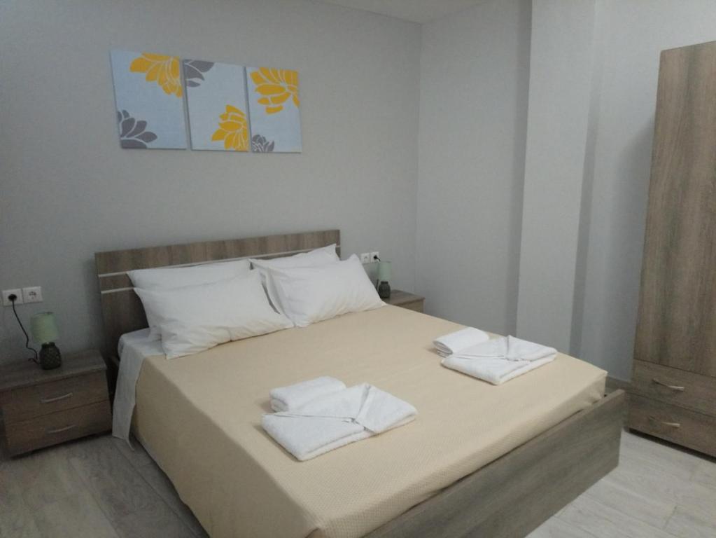 Postel nebo postele na pokoji v ubytování JK's GUESTHOUSE KARDAMAINA