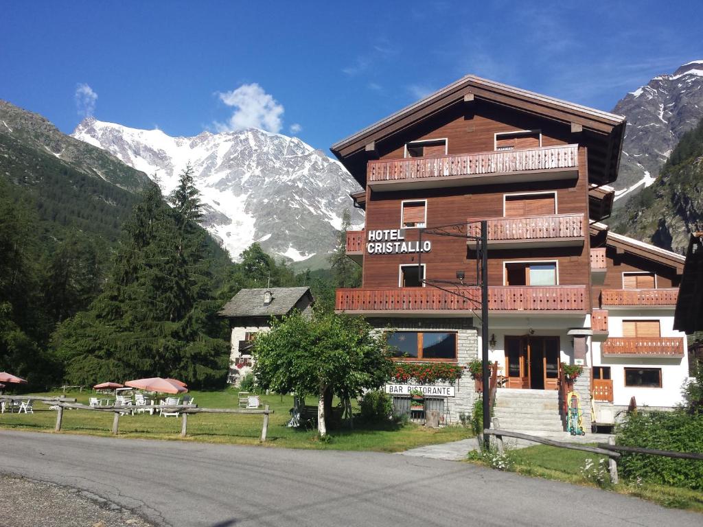 Nespecifikovaný výhled na hory nebo výhled na hory při pohledu z hotelu