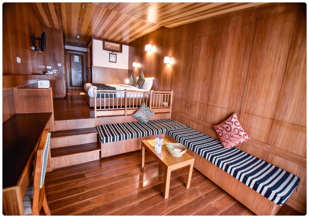 Postel nebo postele na pokoji v ubytování Cedar Inn