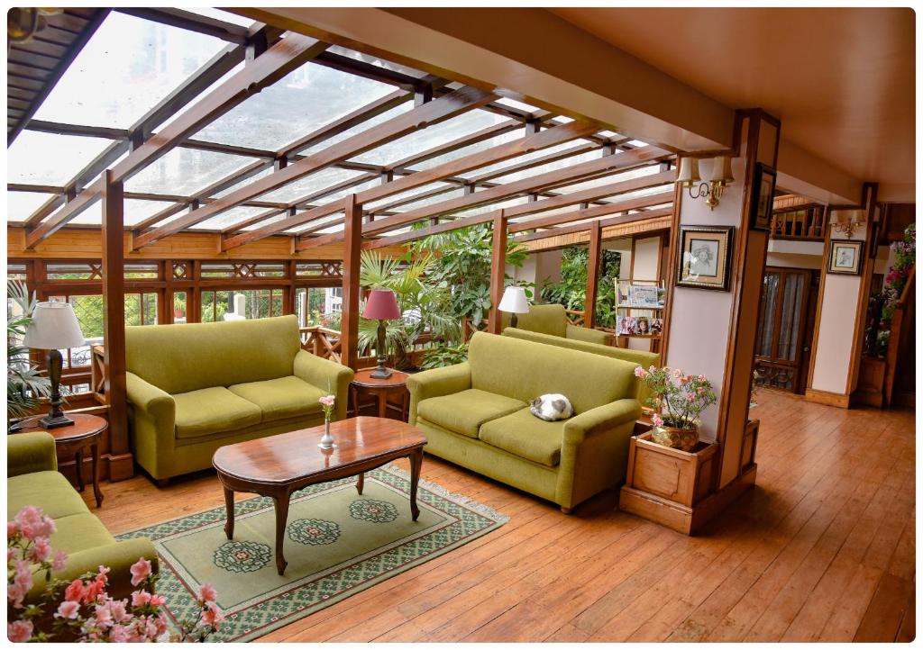 Posezení v ubytování Cedar Inn