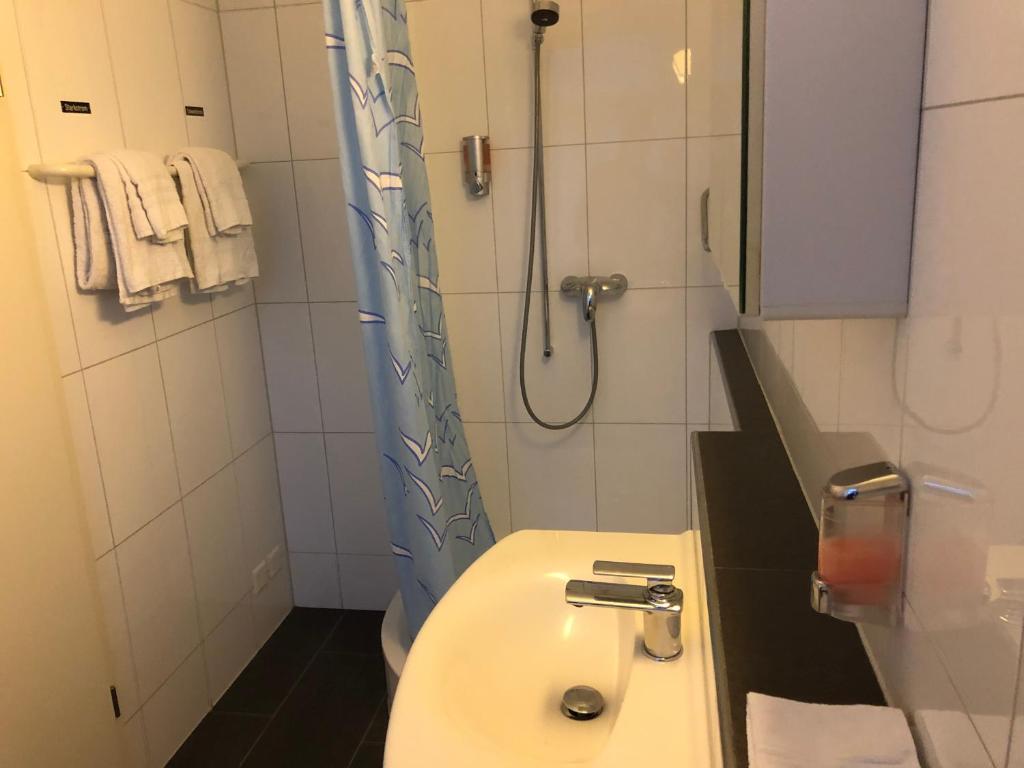 Un baño de SASS APARTHOTEL