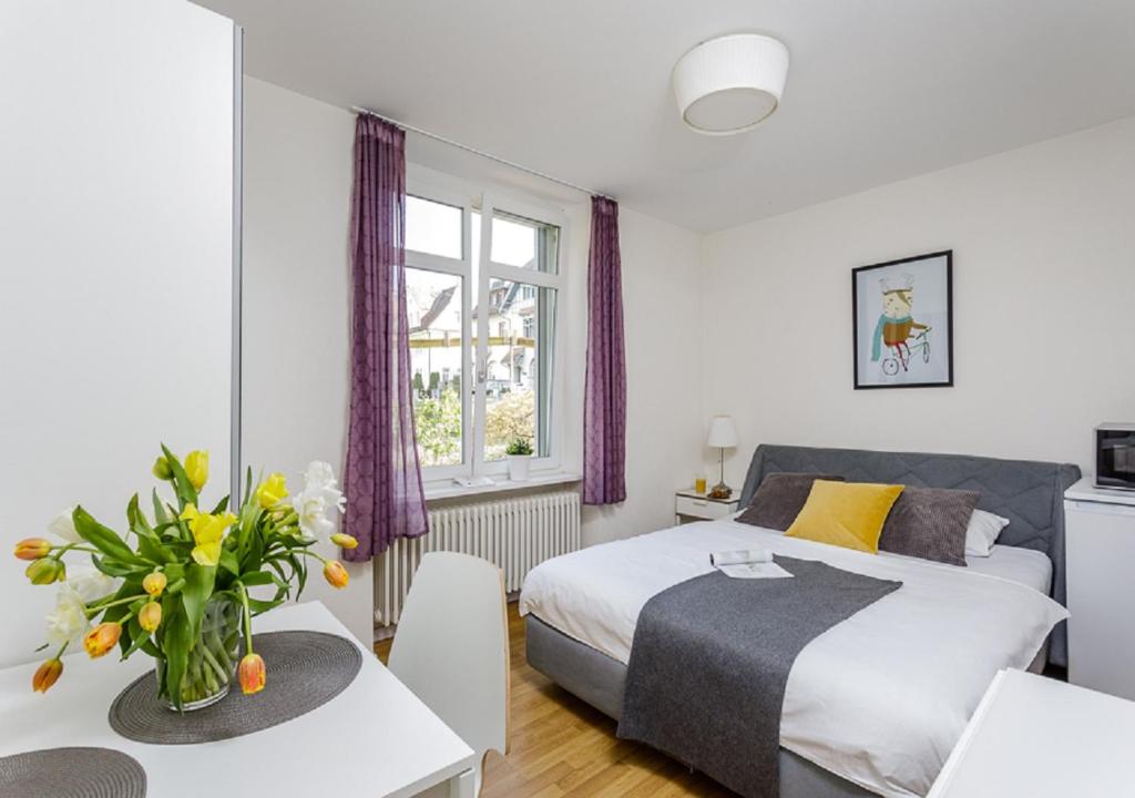 Postel nebo postele na pokoji v ubytování Rent a Home Delsbergerallee - Self Check-In