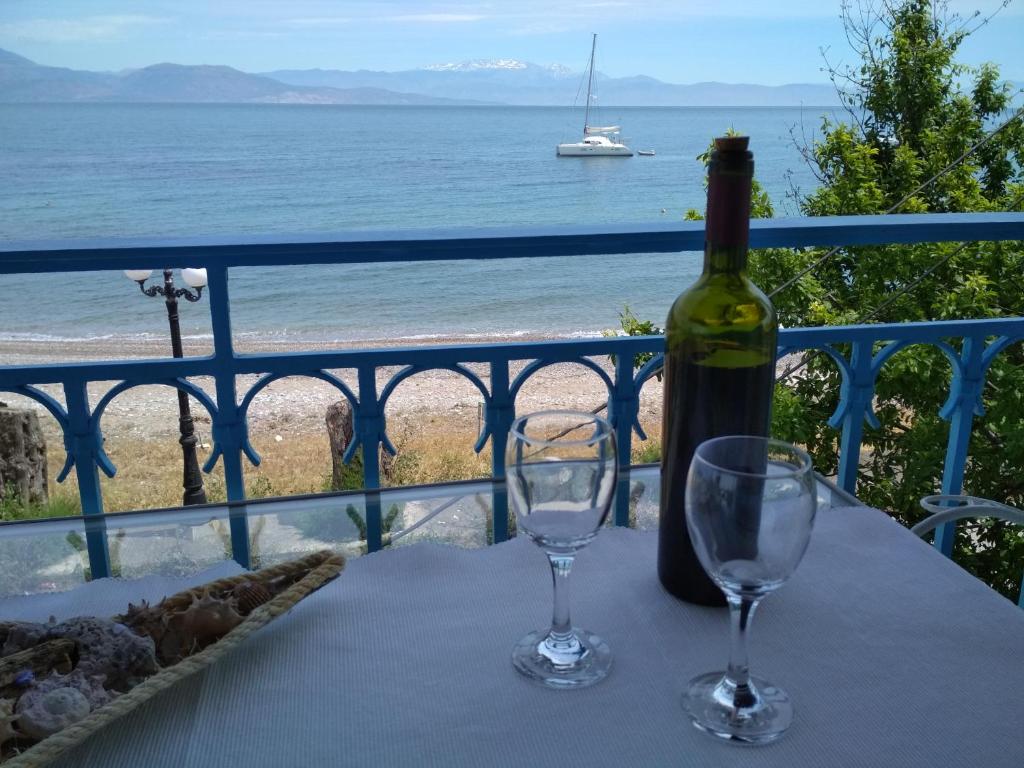 Ευρύχωρο Παραθαλάσσιο Διαμέρισμα Πάνω στο Κύμα