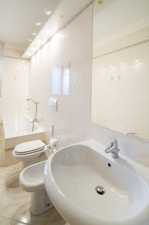 Łazienka w obiekcie Galilei61 - 3 camere, 2 bagni, garage e vista mare