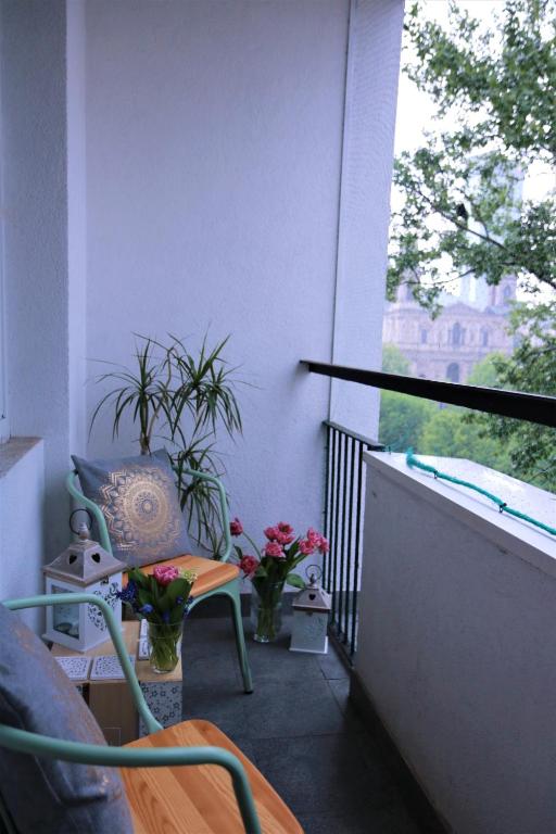 Balkón alebo terasa v ubytovaní Comfy with great city view by Cooee Apartments